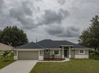 1048 Landsdowne Dr, Sebastian, FL 32958