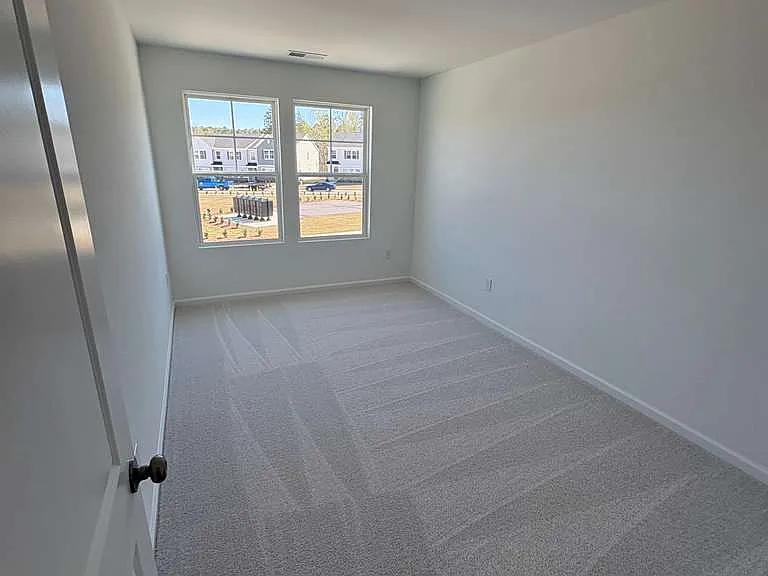 425 Venetian Dr — Photo 6