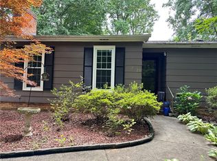 2320 Amelia Rd, Pfafftown, NC 27040