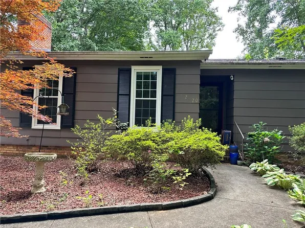 2320 Amelia Rd, Pfafftown, NC 27040