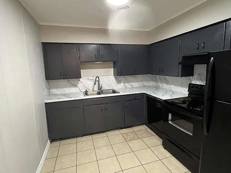 577 Eldridge Dr — Photo 2