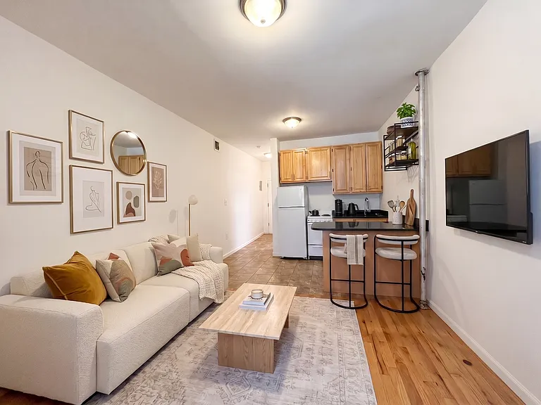 315 E 5th St #6H — Photo 1