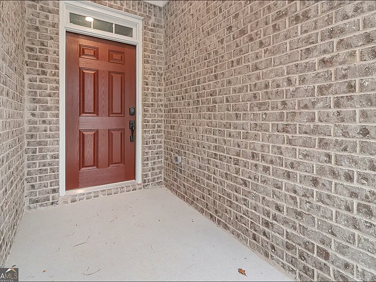 127 Vivian Ln — Photo 5