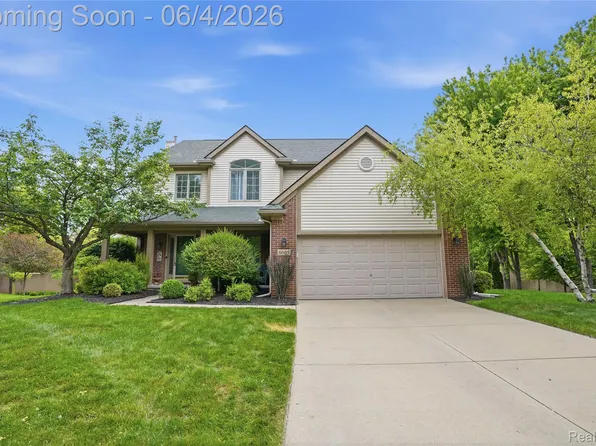 8605 Vista Ct, Westland, MI 48185