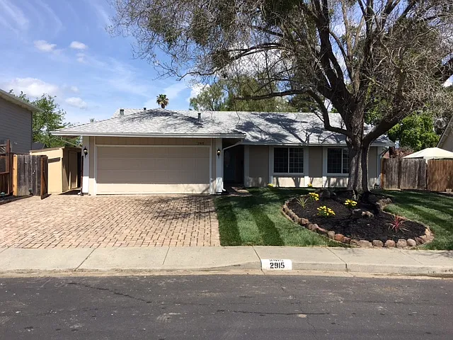 2915 Biddleford Dr photo 1