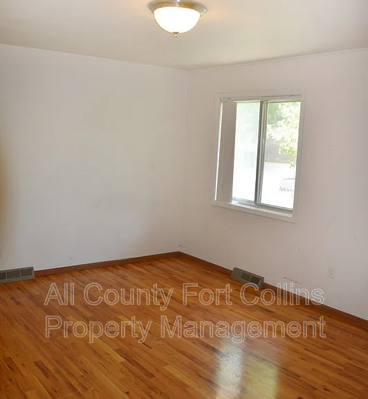 1208 Baker St — Photo 7