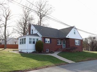 1 Tonneson Dr, Succasunna, NJ 07876