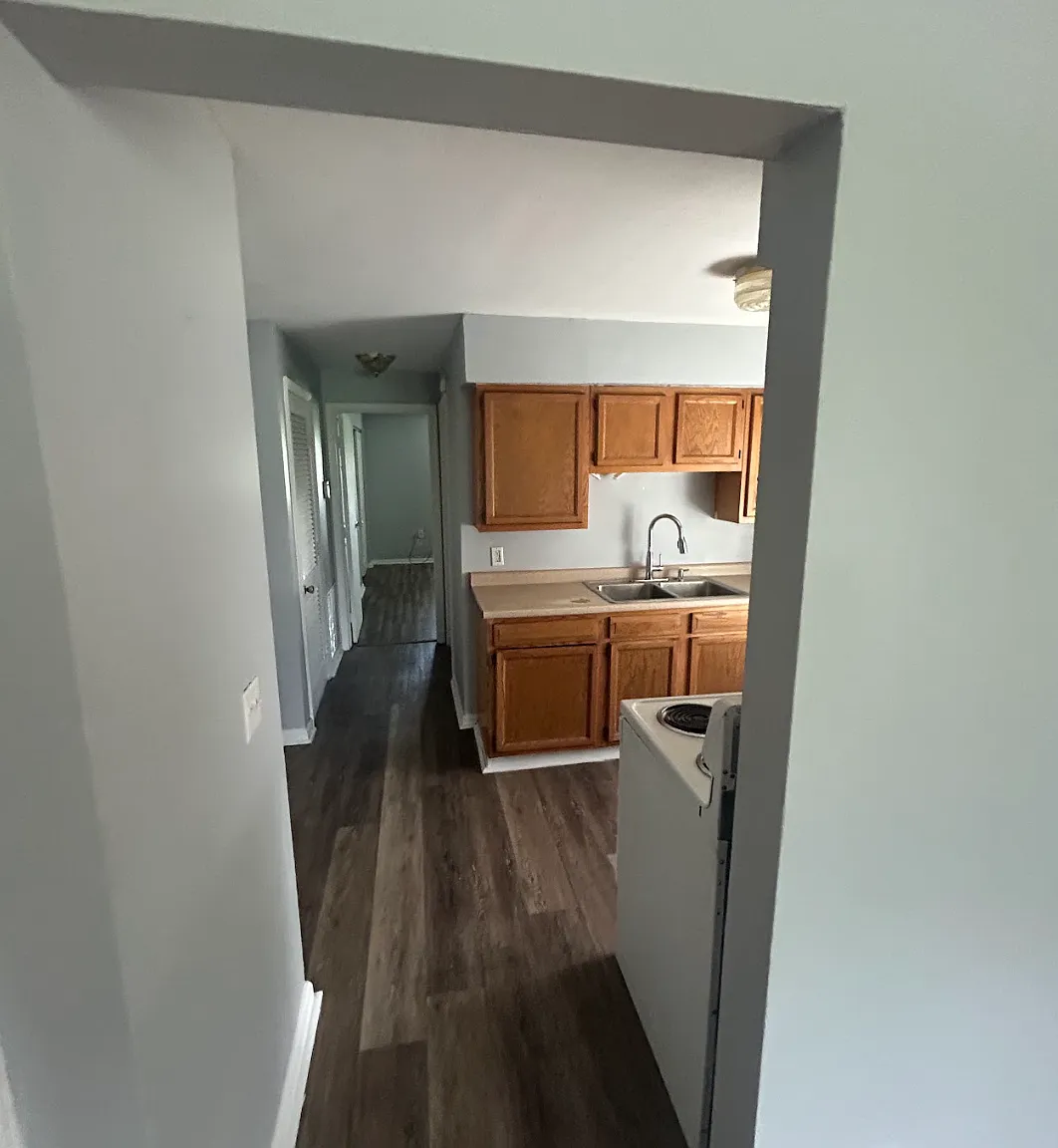 708 Oxford Ave — Photo 4