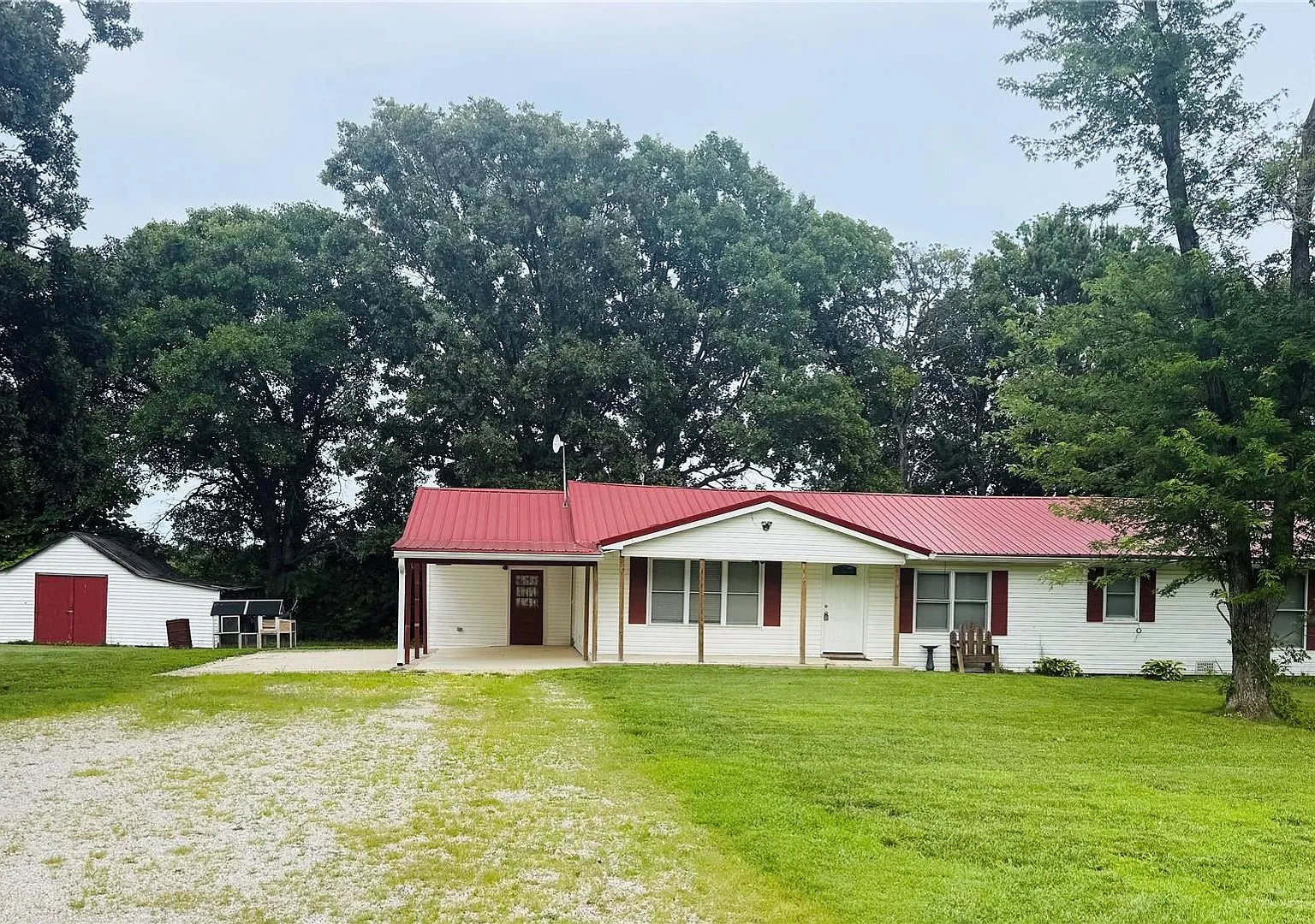 3 Bedroom 2 Bath home in Edgar Springs — Photo 1