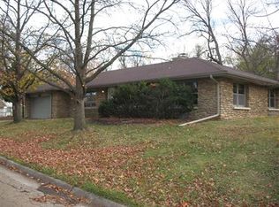 1515 SW 27th St, Topeka, KS 66611