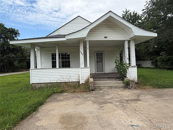 2nd image of 704 S Main St