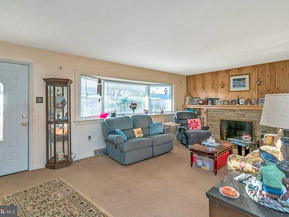 5th image of 33 Glen Stewart Dr