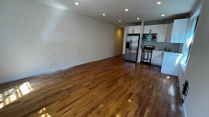 Rented by HOLTON REAL ESTATE INC. | media 11