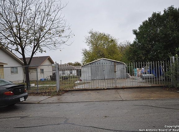 4th image of 738 Overhill Dr