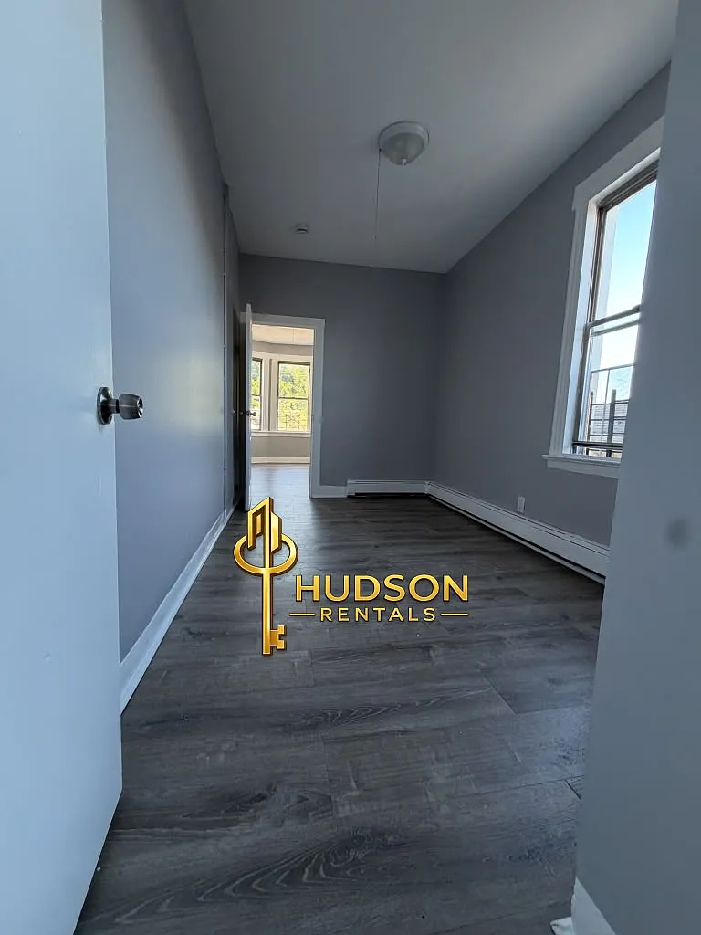 2 bed, 800 sqft, $2,000 — Photo 4