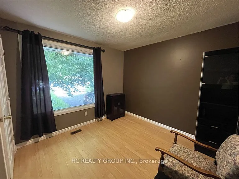 84 Daleview Cres — Photo 3