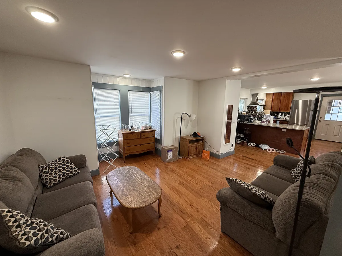 Building Photo - 413 S Aurora St #1