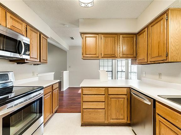 3rd image of 6704 Mesa Dr