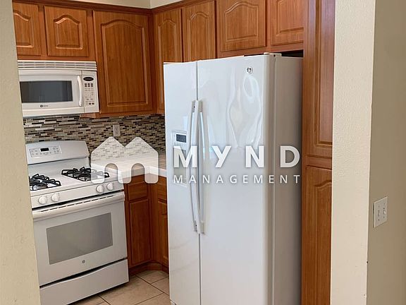 3rd image of 44684 Ashbury Pl