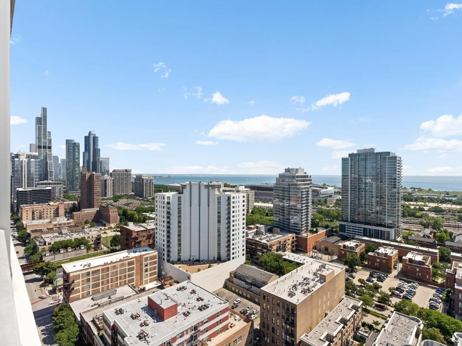 2 bed, 900 sqft, $2,900 — Photo 4