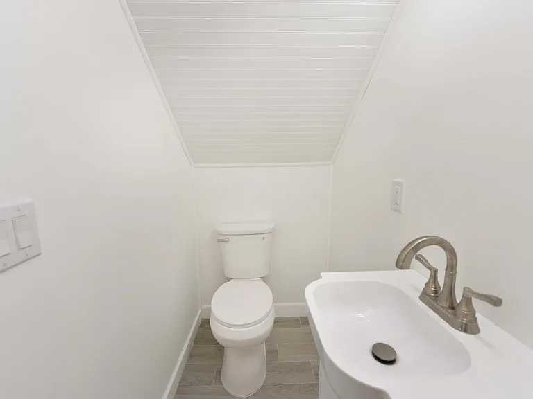 3-11 Lyons Ave — Photo 18