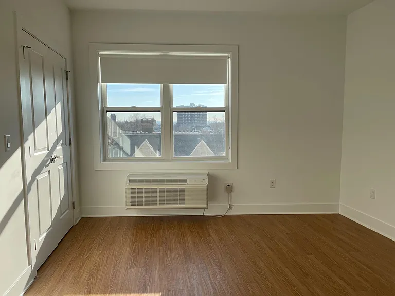 429 Bergen Ave — Photo 5