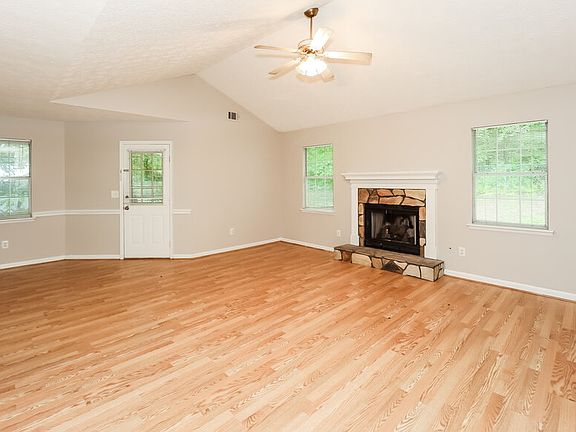4th image of 85 Lakeside Dr