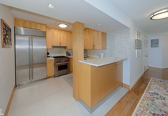 4th image of 330 E 38th St APT 39N