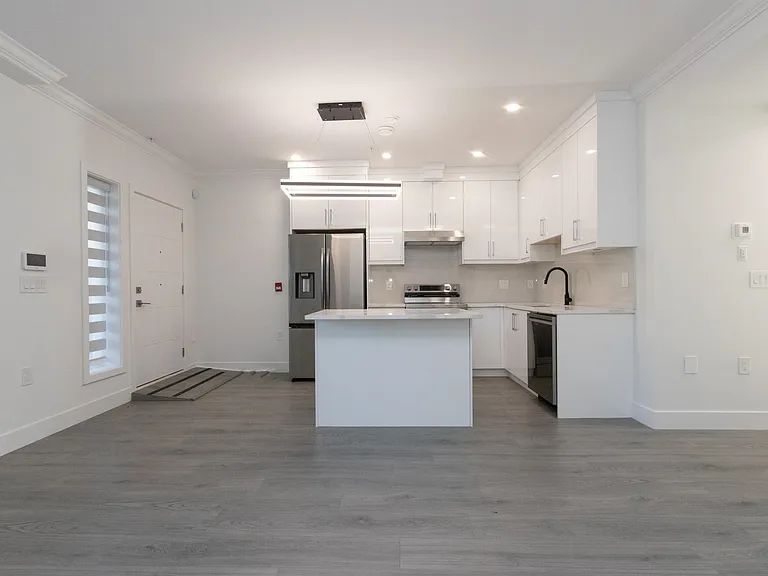 2122 E 32nd Ave #205 — Photo 4