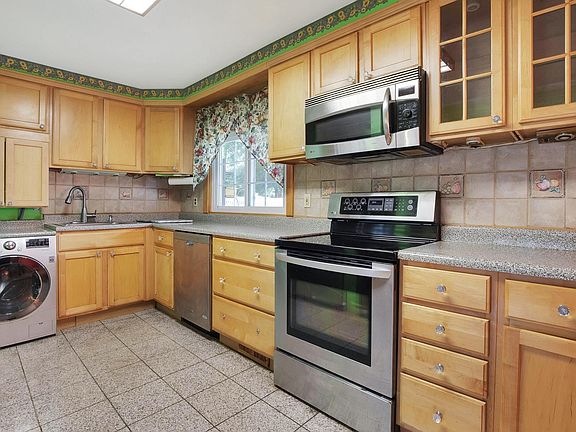2nd image of 961 Merillon Ave