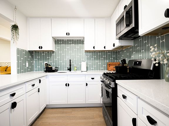 4th image of 1426 Dubuque St #2