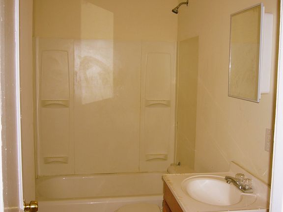 3rd image of 1801 Lombard Pl