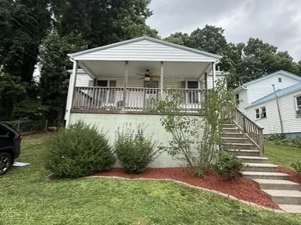 210 Highlawn Park Ave, Oak Hill, WV 25901
