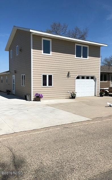1st image of 1040 S Lake Dr