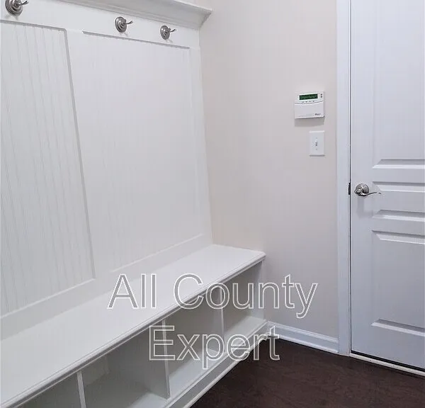 635 Glenish Ct — Photo 3