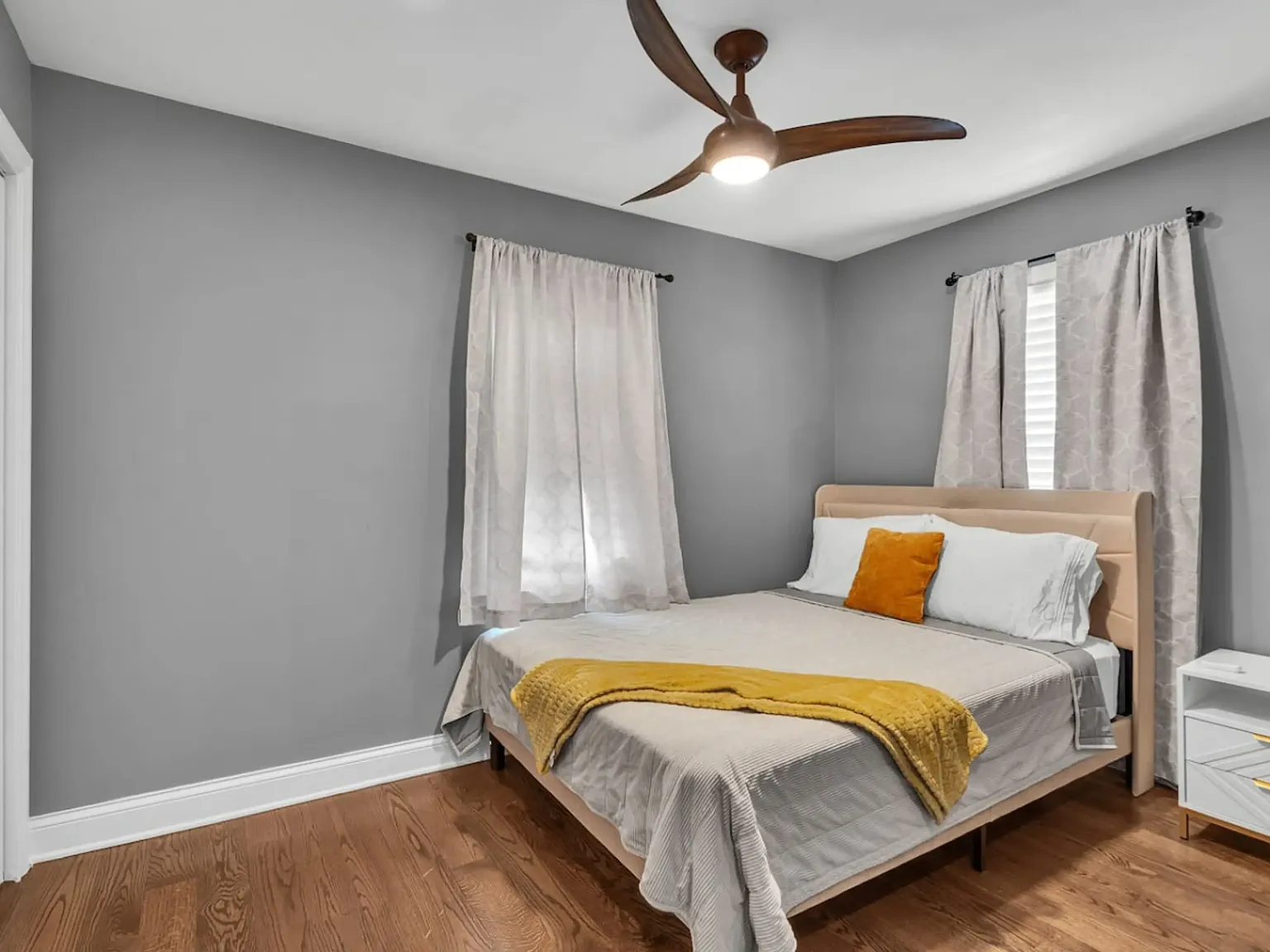 3 bed, 1450 sqft, $8,900 — Photo 2