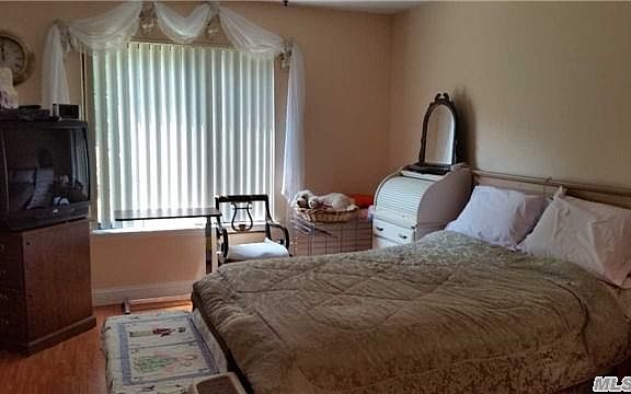 3rd image of 348 Woodland Ct
