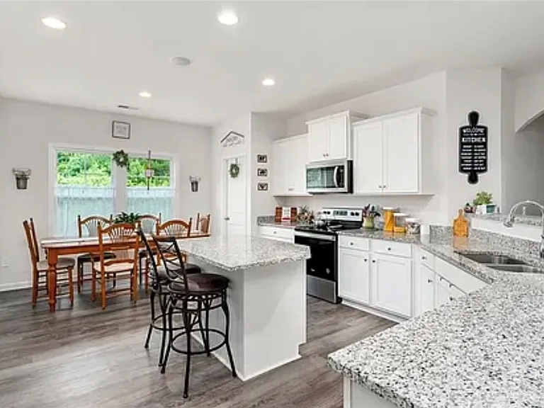 490 Twin View Dr — Photo 7