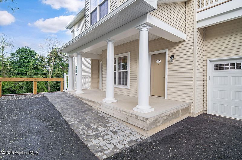 4th image of 605 Vly Pointe Drive
