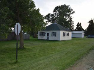 1065 Center St S, Pipestone, MN 56164