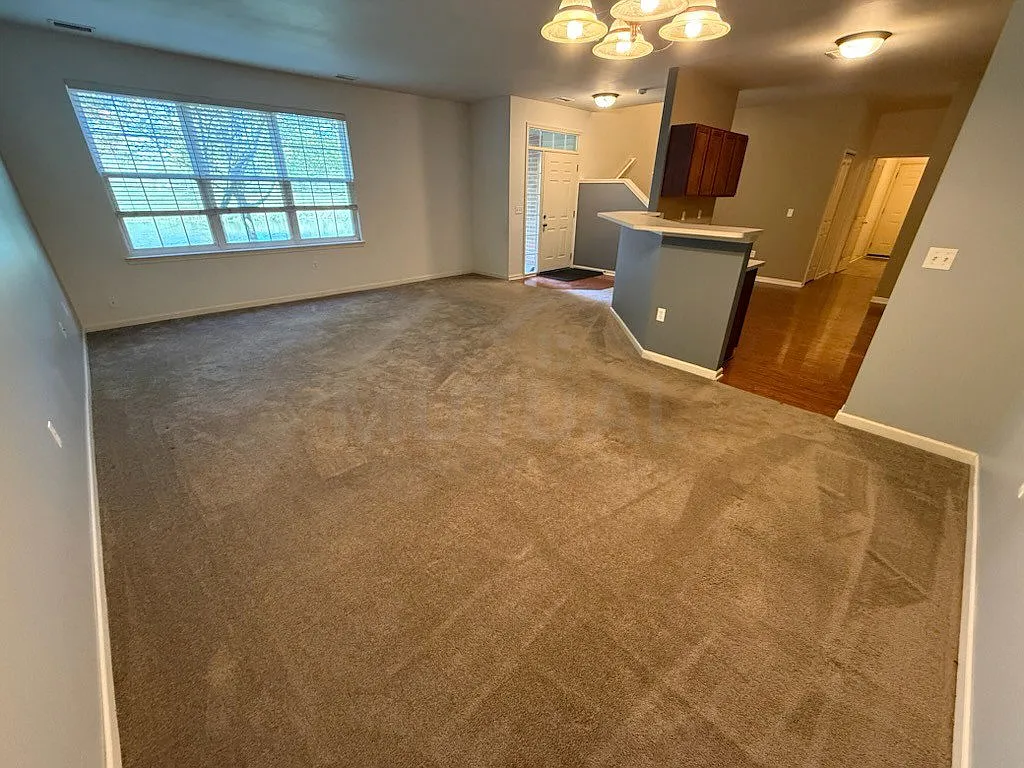 2 bed, 2.5 bath, 1669 sqft, $1,950 — Photo 2