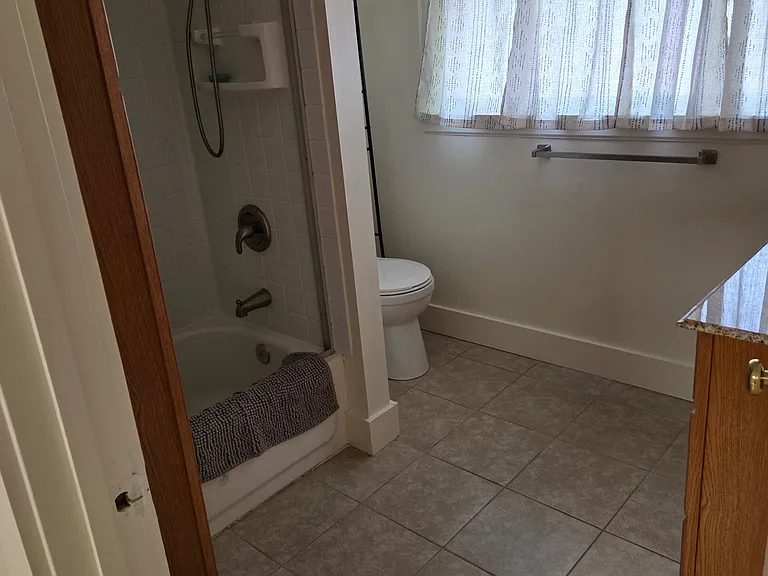 203 E Market Ave — Photo 20