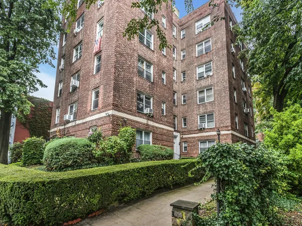 2600 Henry Hudson Pkwy E image 1 of 17