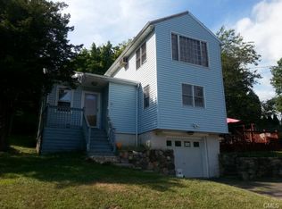 51 Dayton Rd, Bridgeport, CT 06606