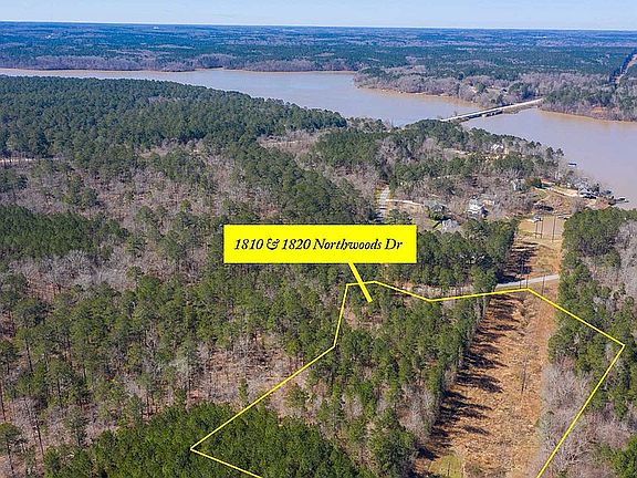 4th image of 1810 Northwoods Dr