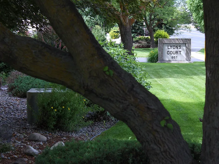 Lyons Court Apartments — Photo 19