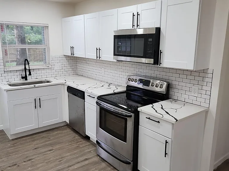 10809 Sharondale Ln — Photo 7