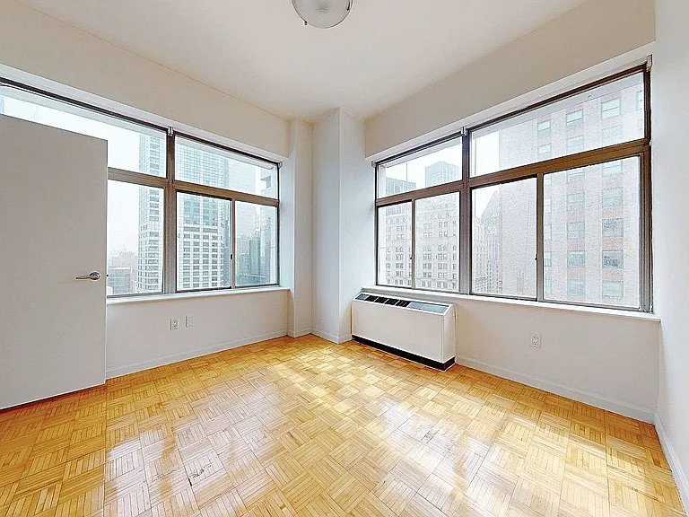 90 Washington St #21L — Photo 2