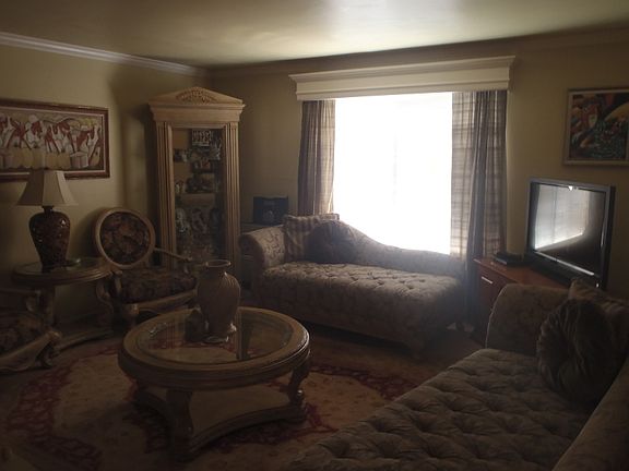 3rd image of 52 Norwich Pl #53