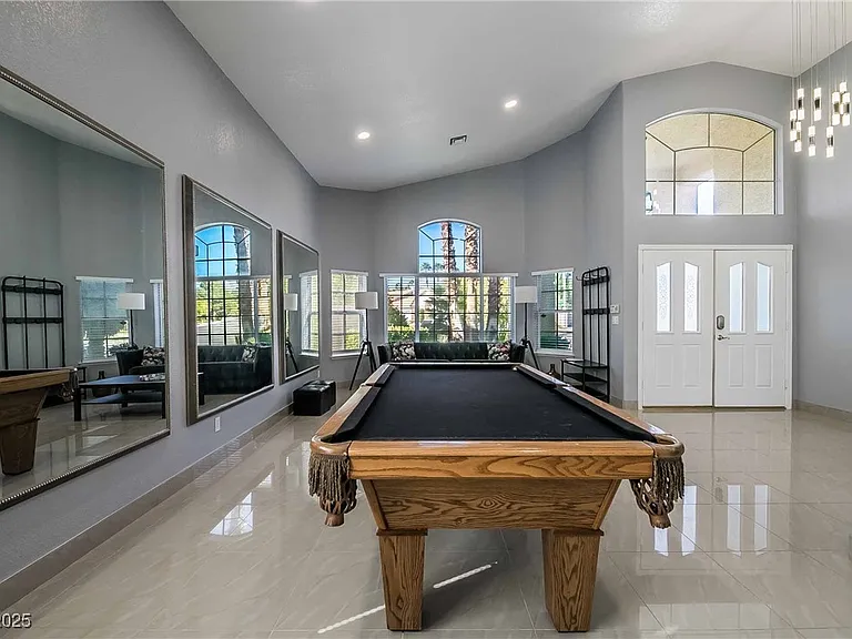 1400 Castle Crest Dr — Photo 5